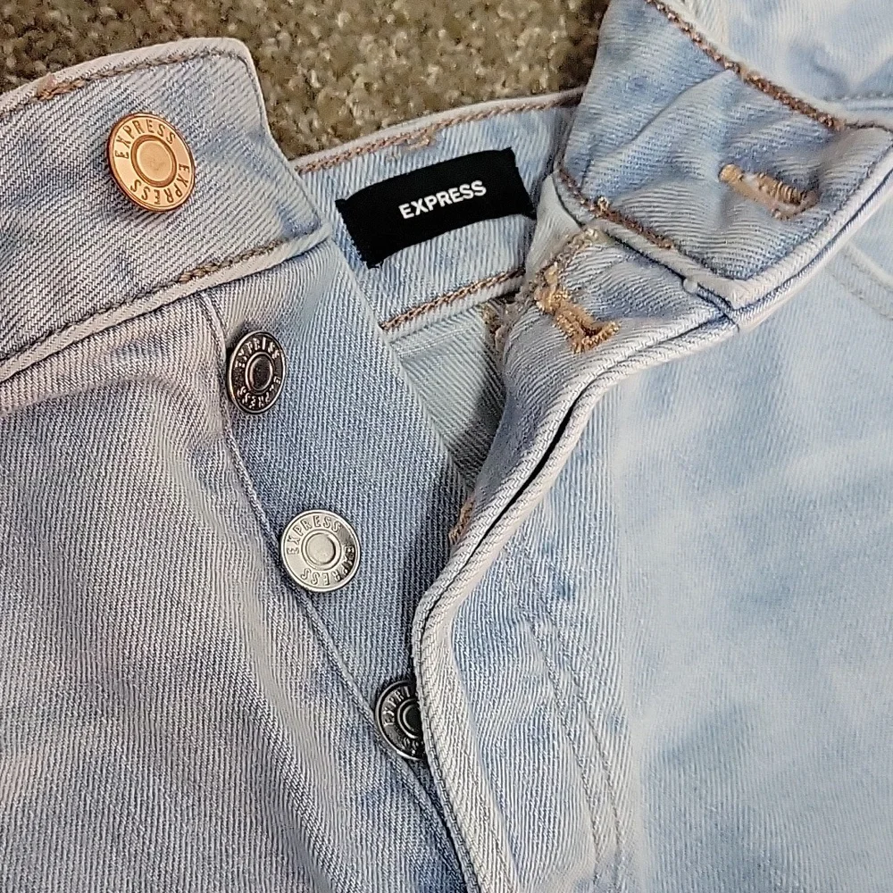 Express Blue High Rise Jeans Size 12 Womwns Light Wash Capri/ankle Pants Button - Picture 6 of 6